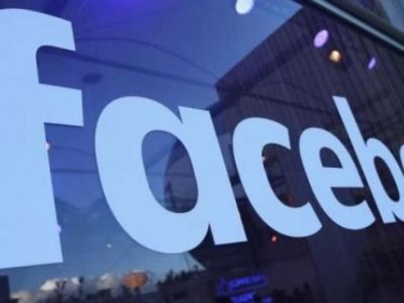 امکان ساخت استیکرهای غیراخلاقی در فیس‌بوک مسنجر!
