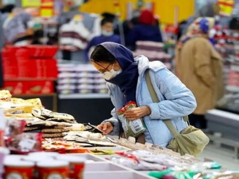 سقوط ۶۰ درصدی قدرت خرید مردم در آذرماه/ تورم نقطه به نقطه شهری ۵۴.۲ درصد